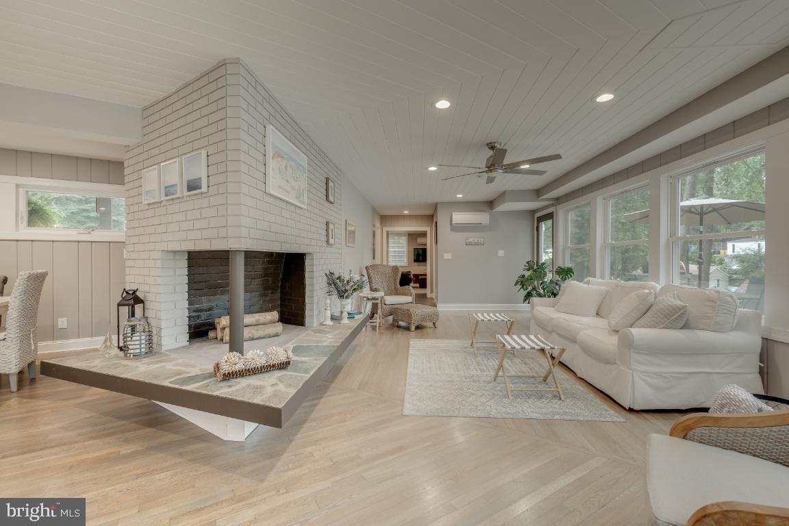 EDGEWATER - Residential