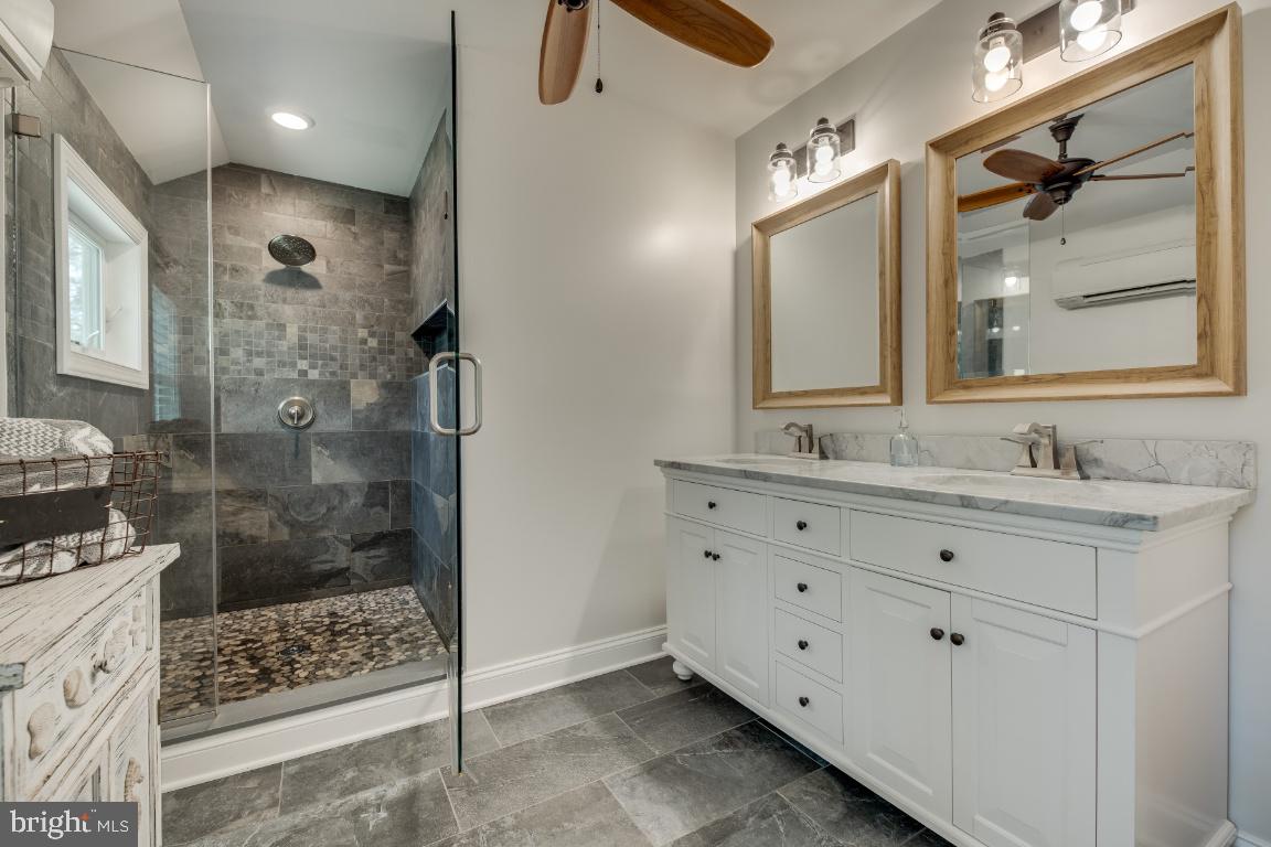 EDGEWATER - Residential