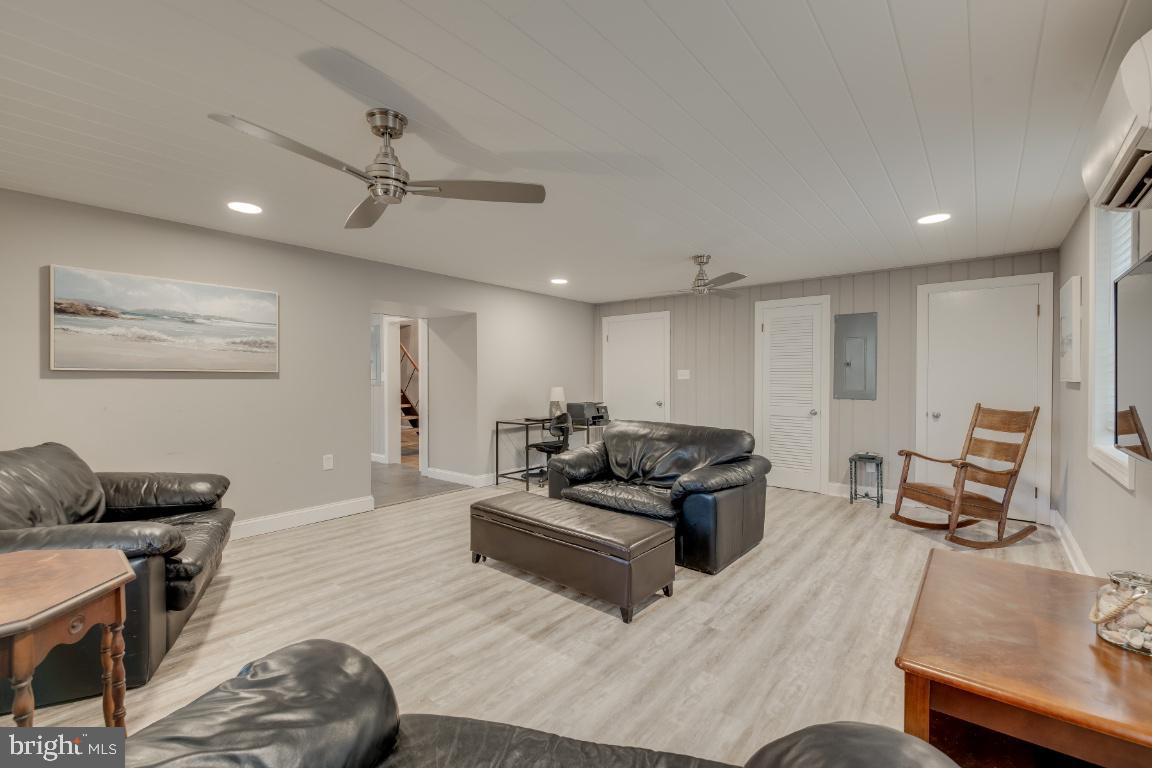 EDGEWATER - Residential