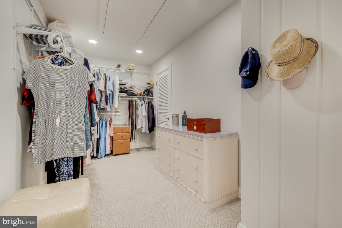 EDGEWATER - Residential