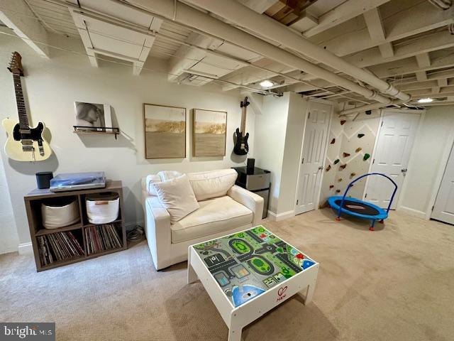 CHESTNUT HILL - Residential Lease