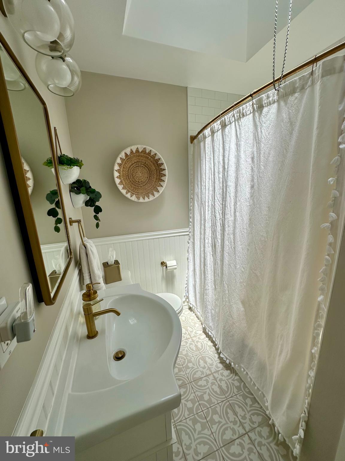 CHESTNUT HILL - Residential Lease