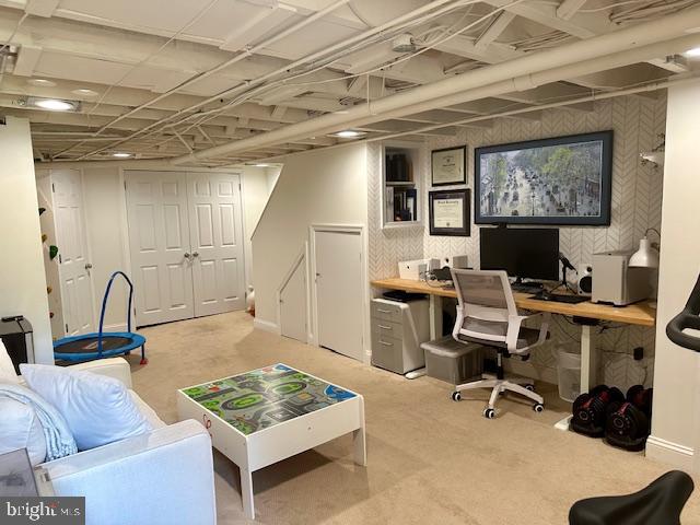 CHESTNUT HILL - Residential Lease