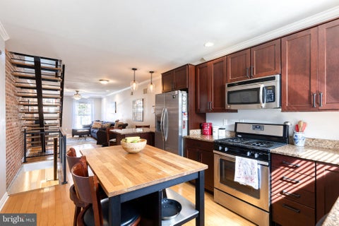 Townhouse For Rent - 235 S Robinson Street<br/> BALTIMORE, MD 21224