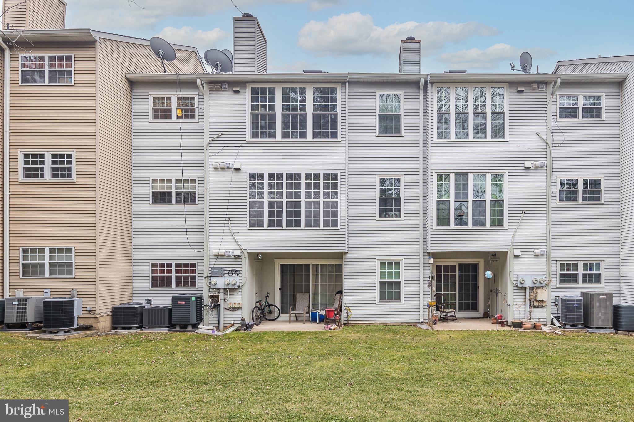 HUNTER'S SQUARE - Residential