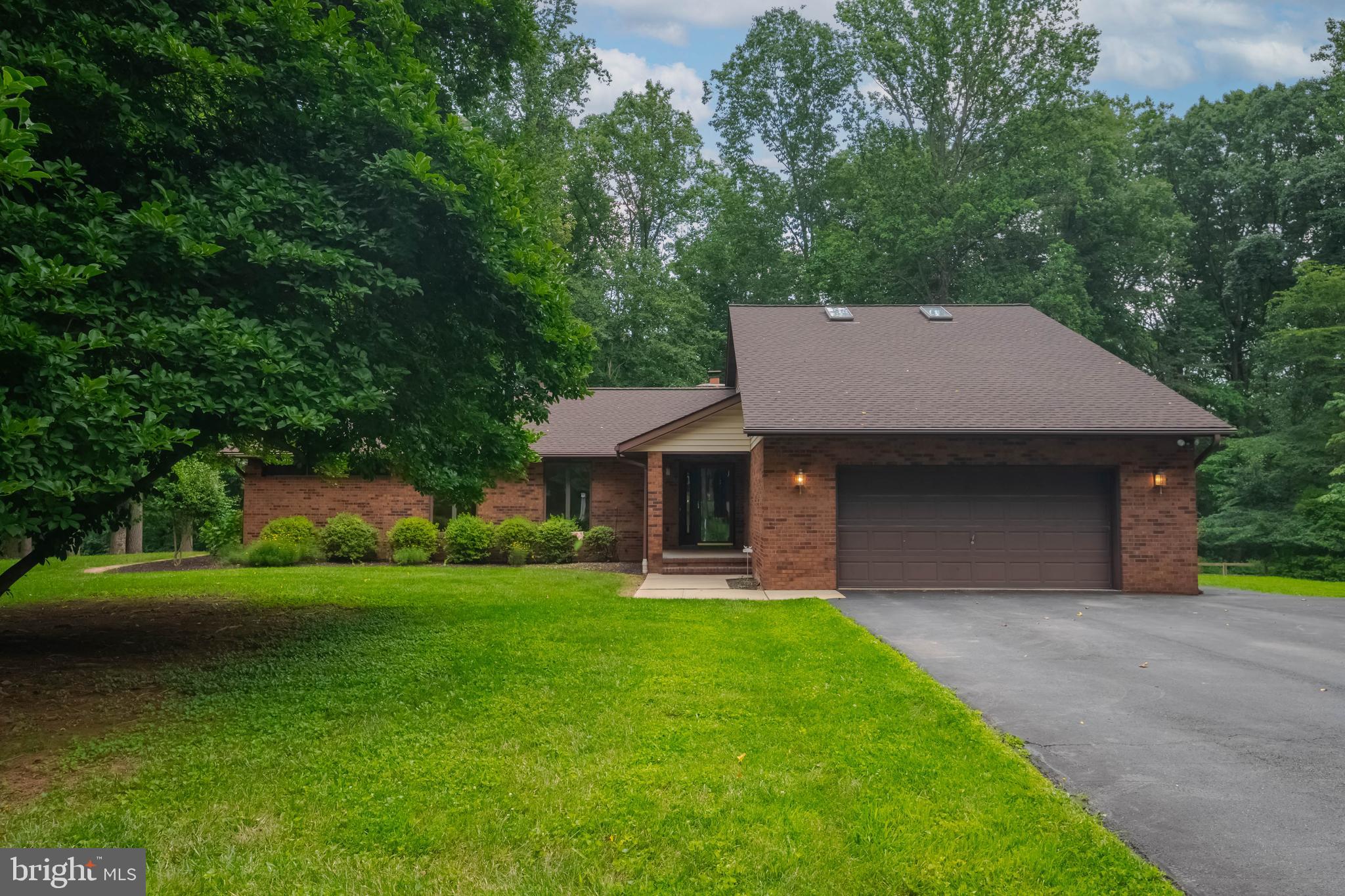 3 RIDGECLIFF COURT