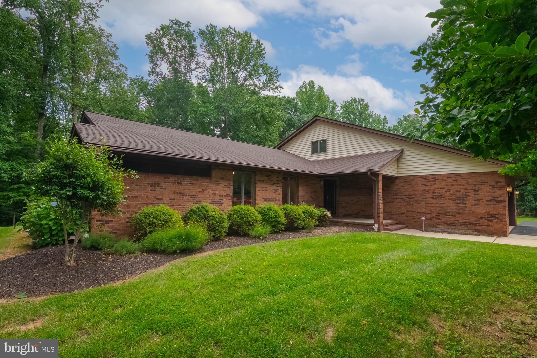 3 RIDGECLIFF COURT
