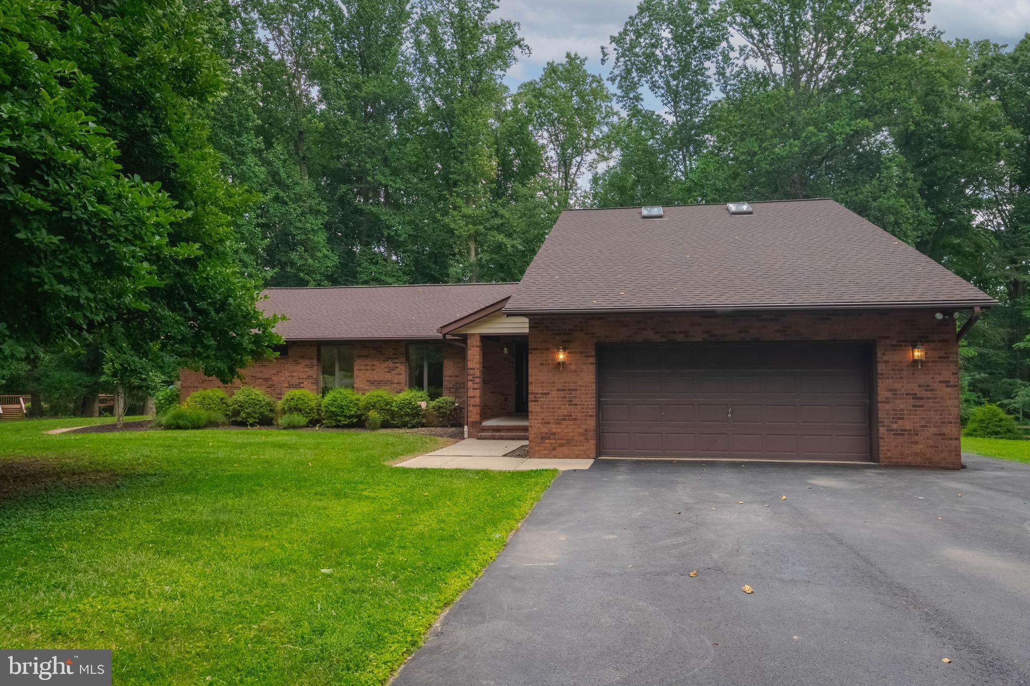 3 RIDGECLIFF COURT