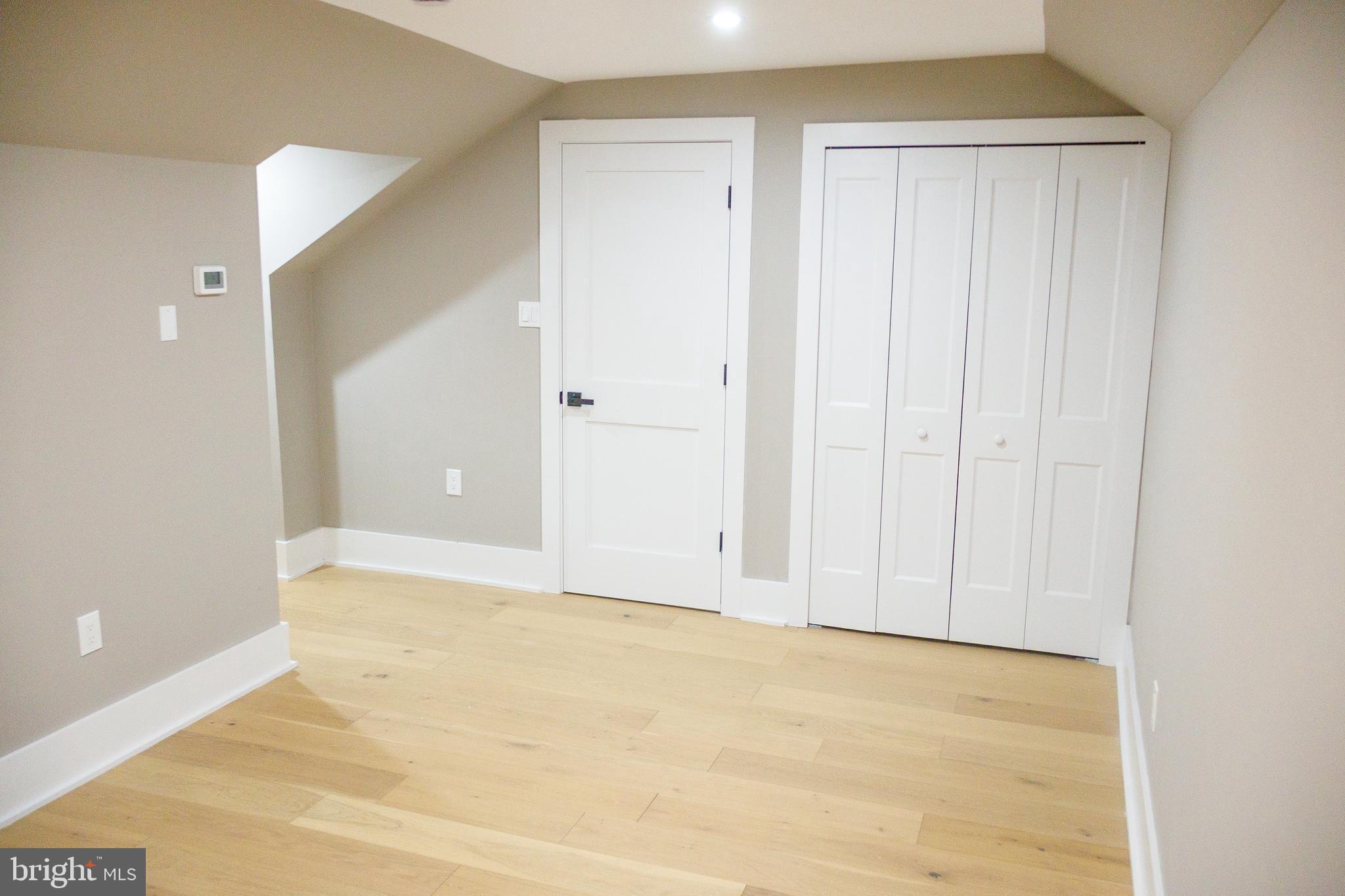 EAST OAK LANE - Residential