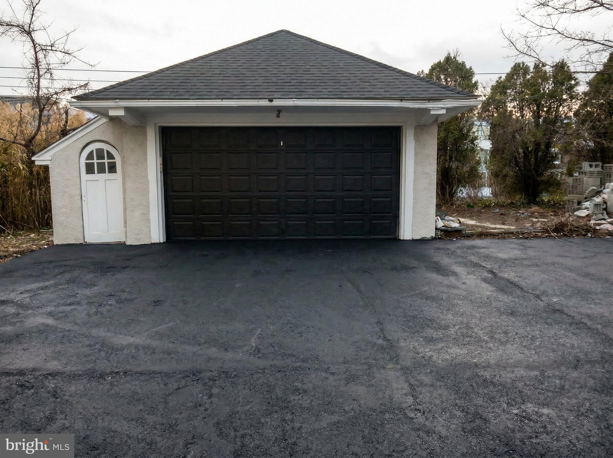 EAST OAK LANE - Residential