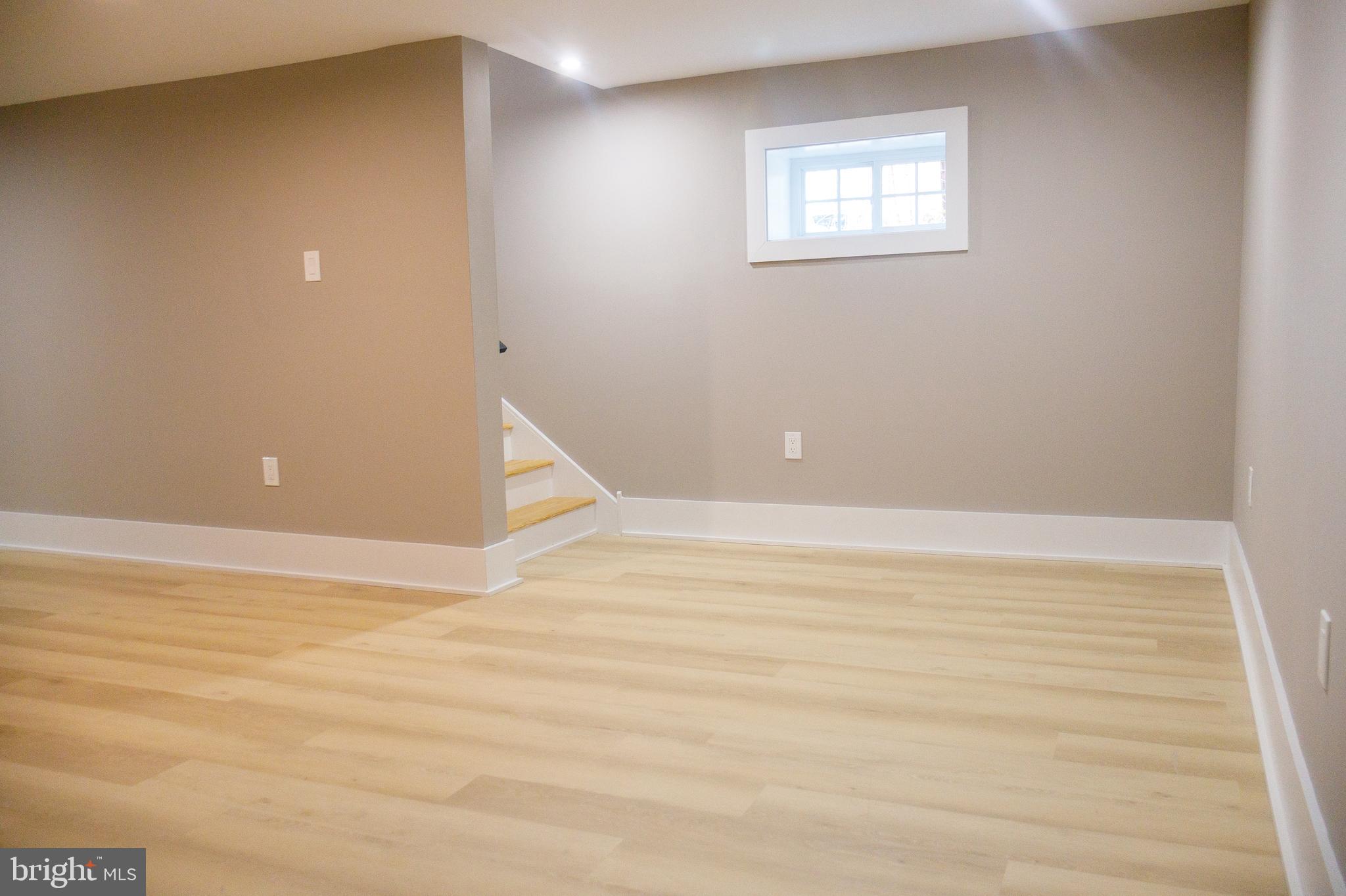 EAST OAK LANE - Residential