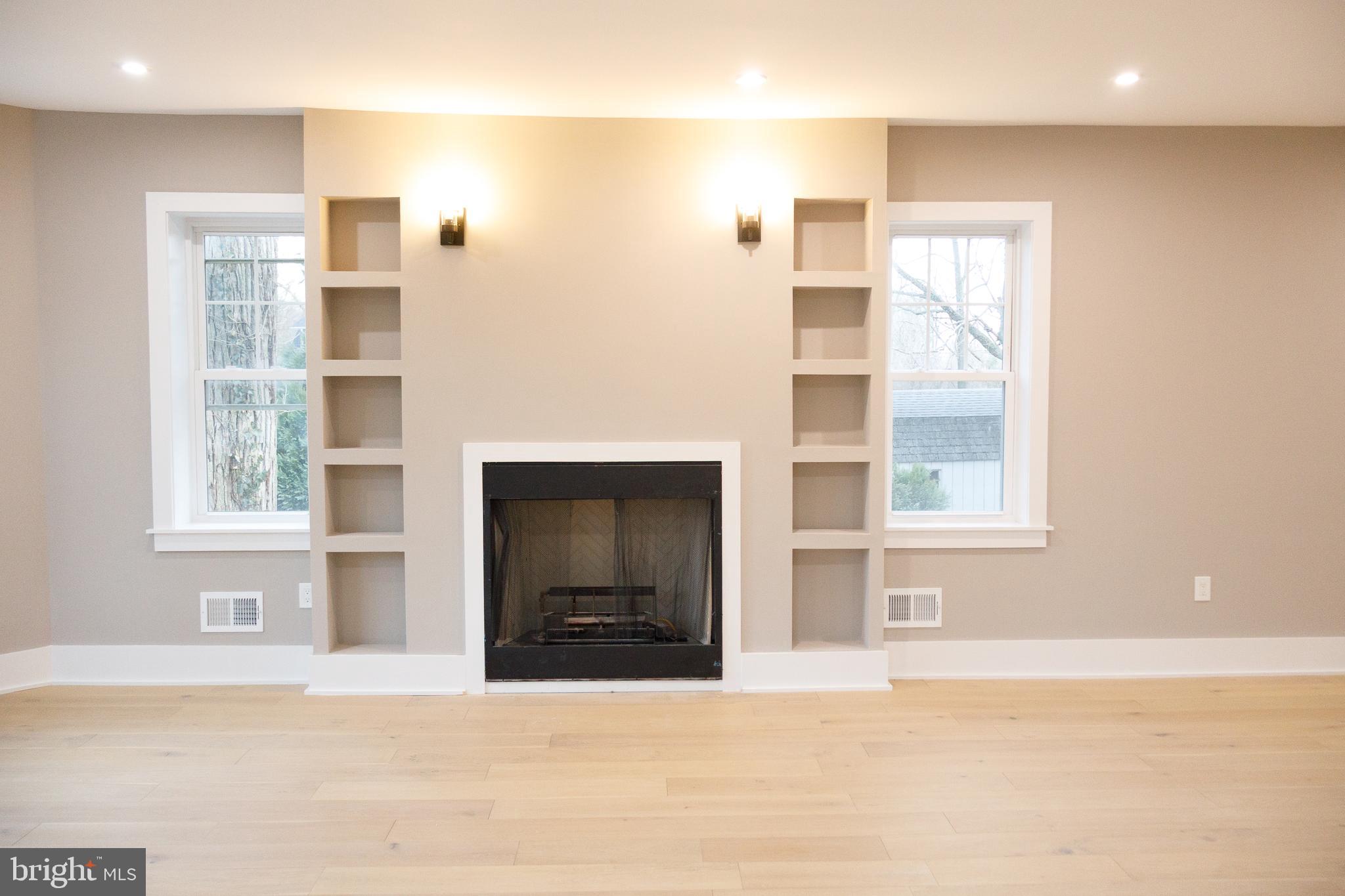 EAST OAK LANE - Residential