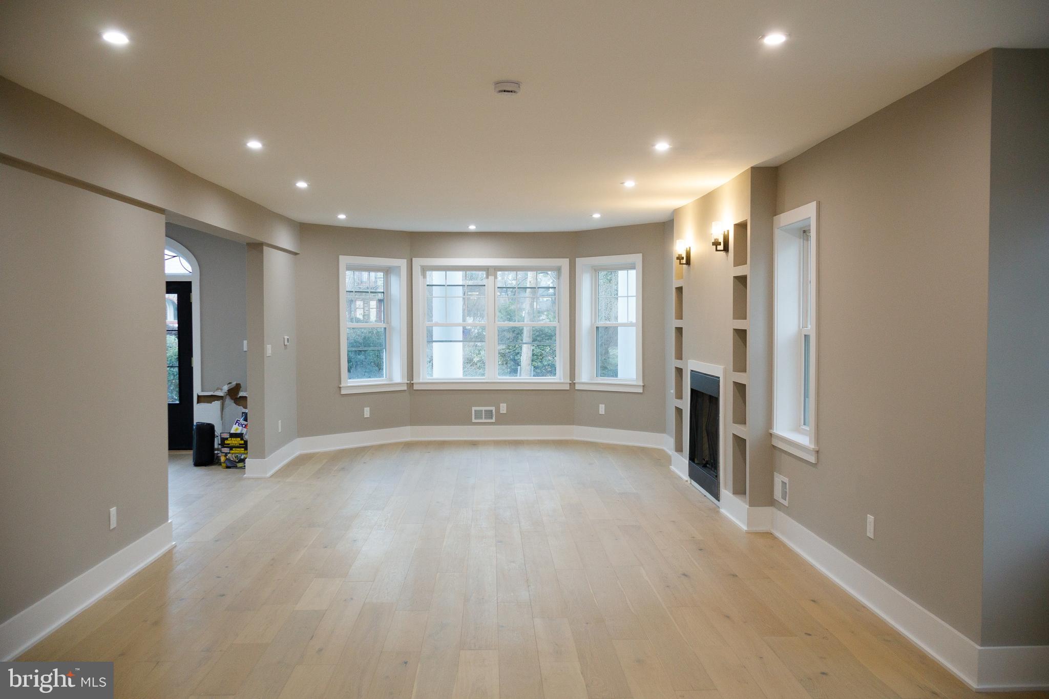 EAST OAK LANE - Residential