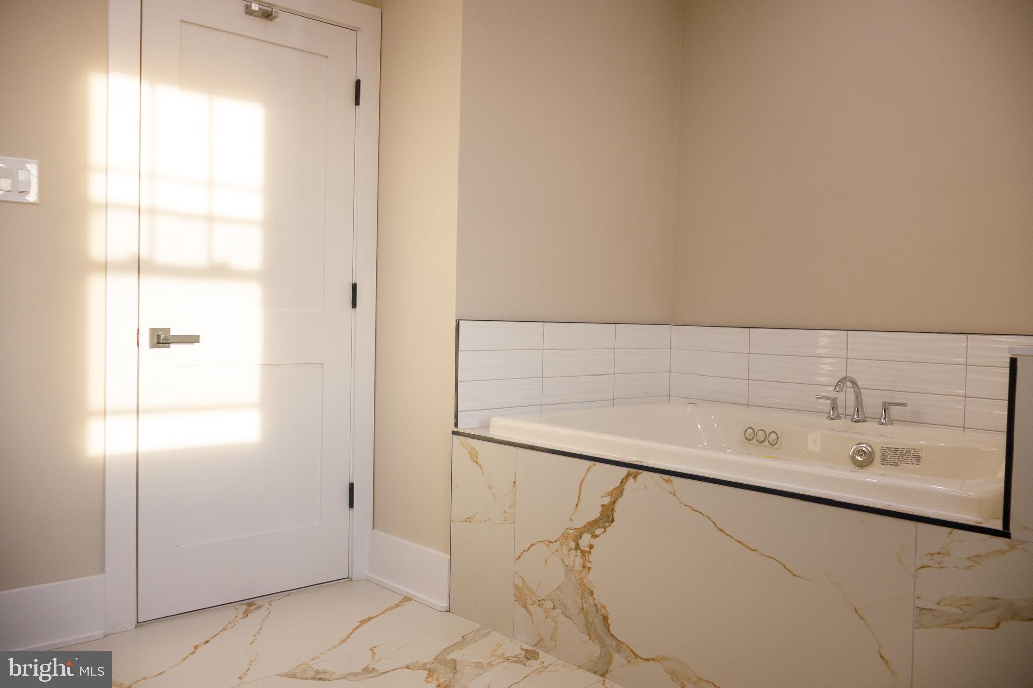 EAST OAK LANE - Residential