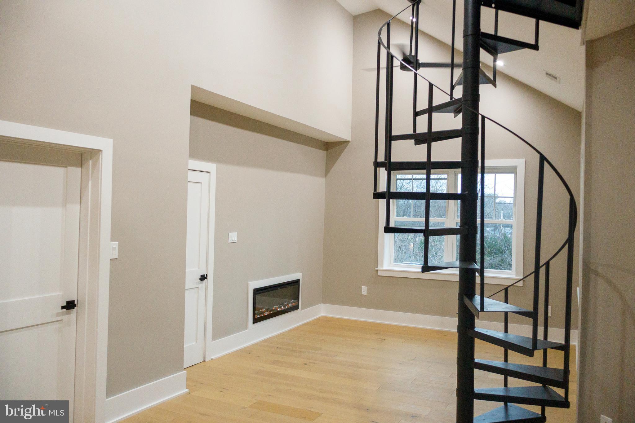 EAST OAK LANE - Residential