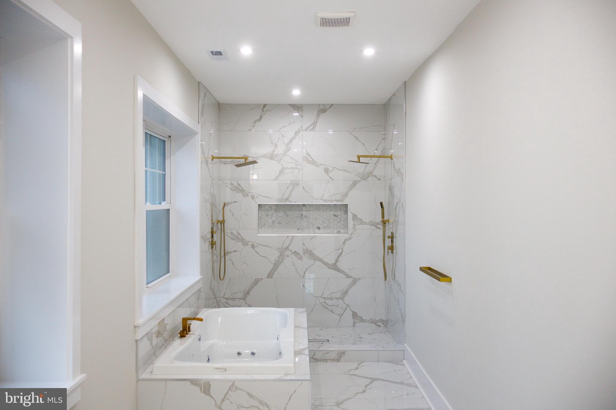 EAST OAK LANE - Residential