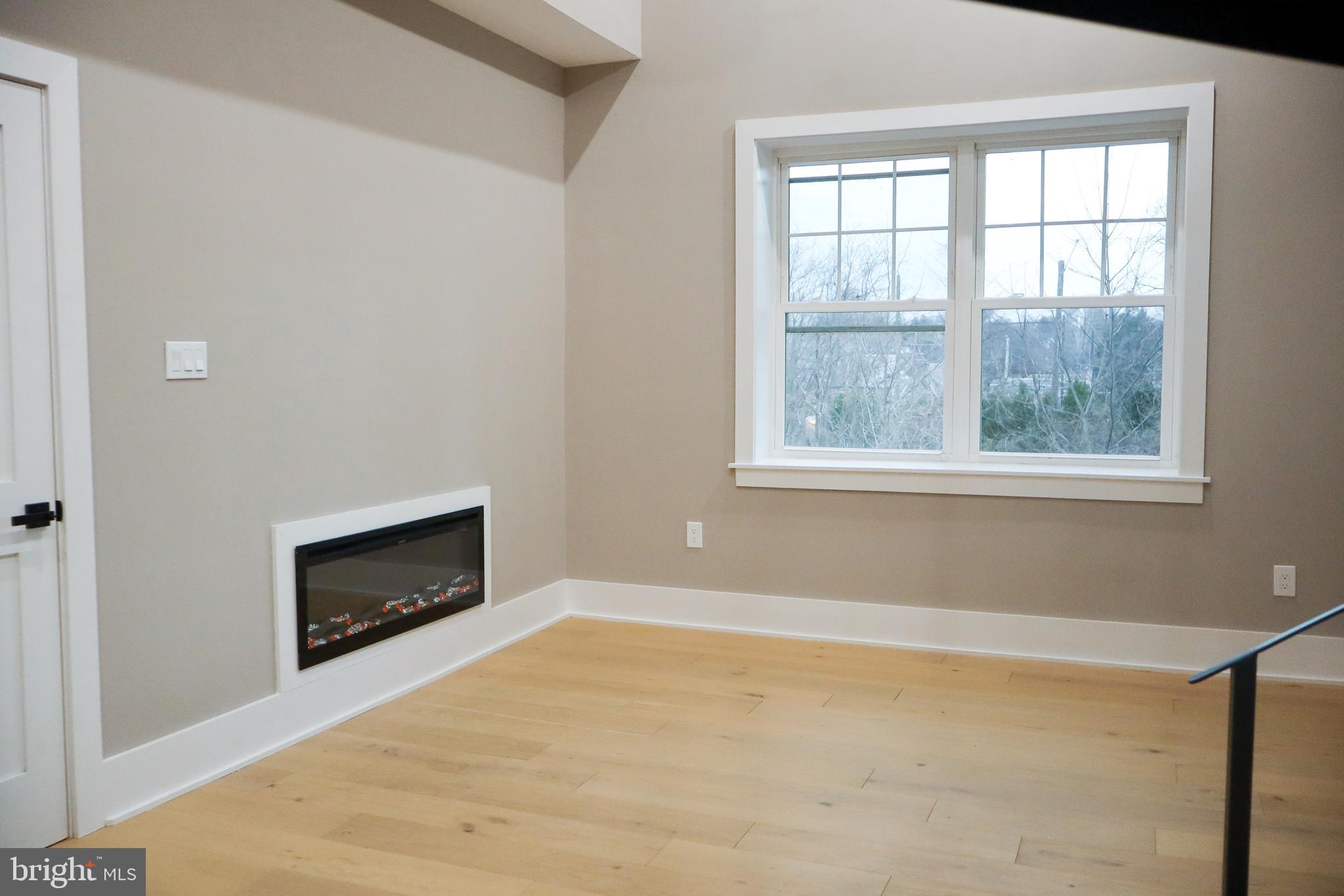 EAST OAK LANE - Residential