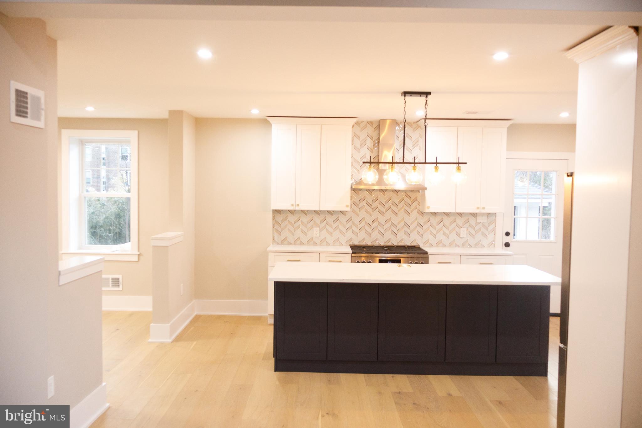 EAST OAK LANE - Residential