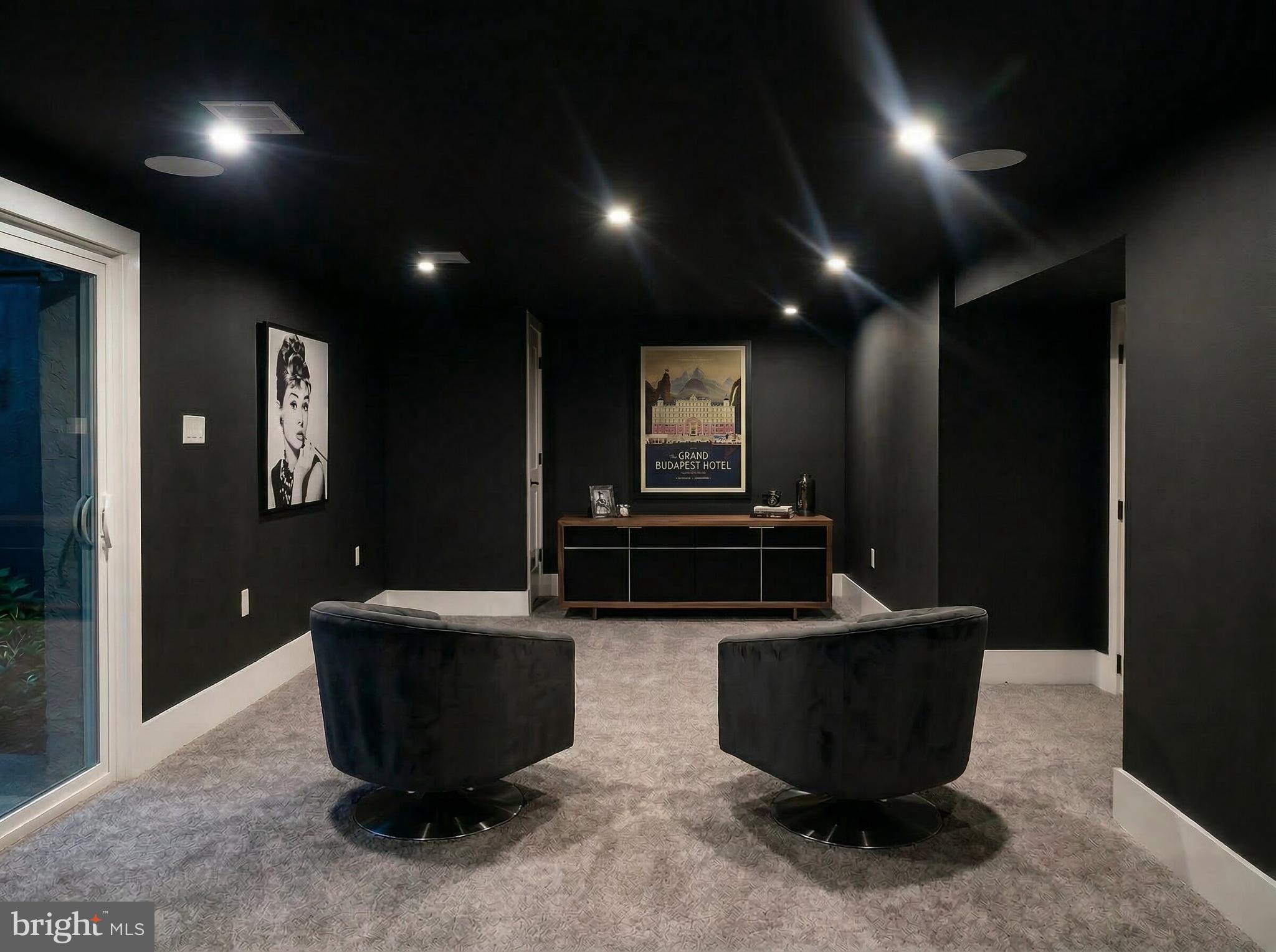 EAST OAK LANE - Residential