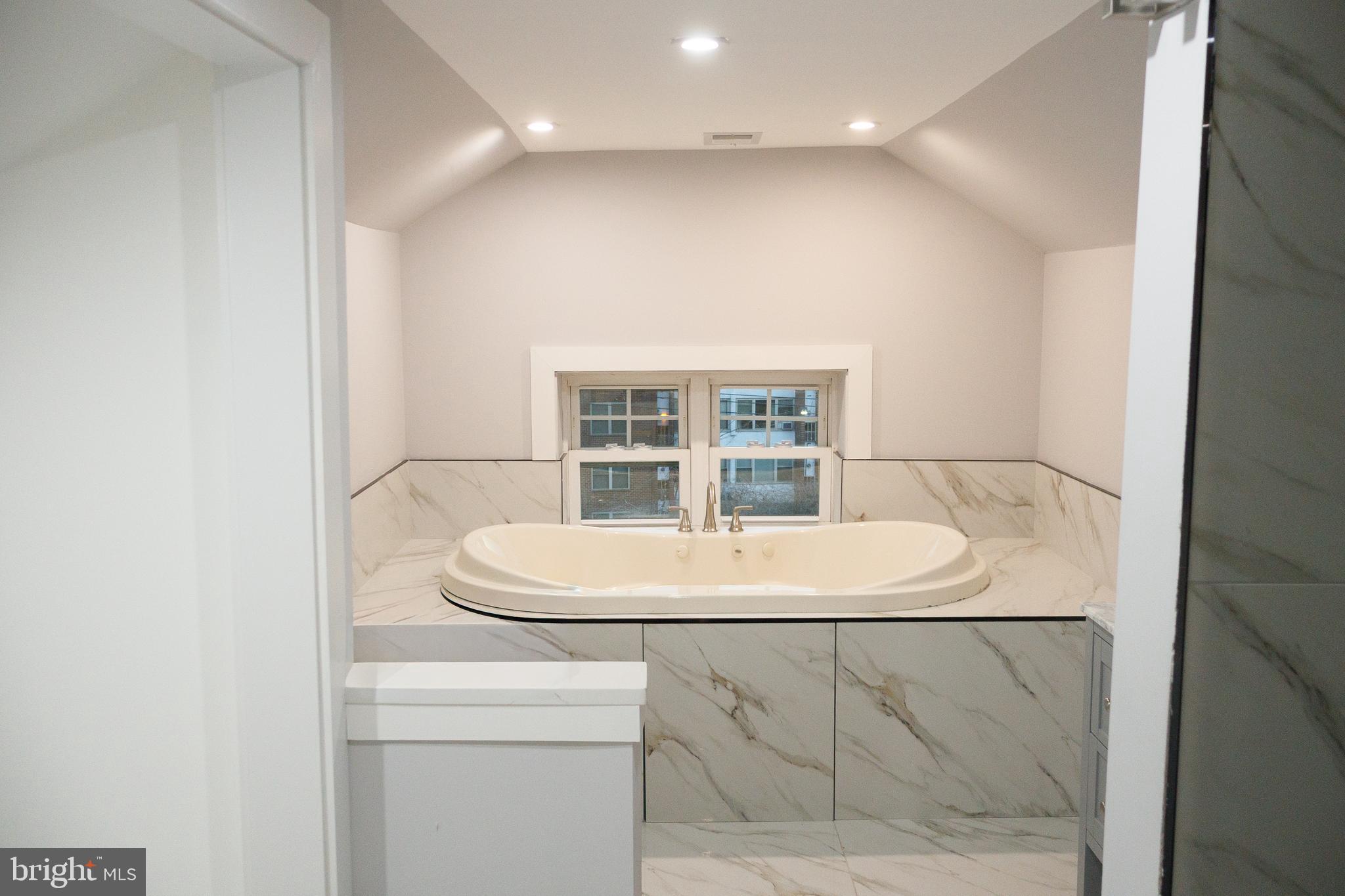 EAST OAK LANE - Residential