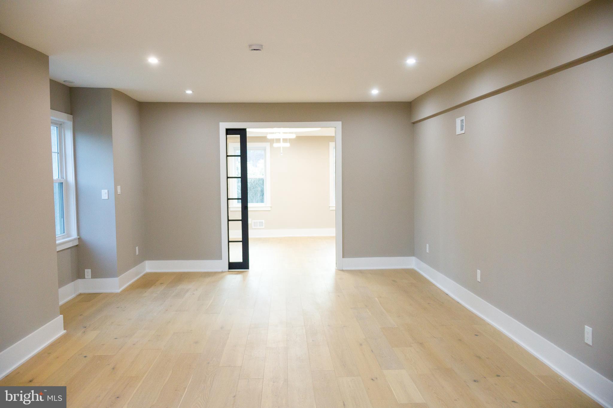 EAST OAK LANE - Residential