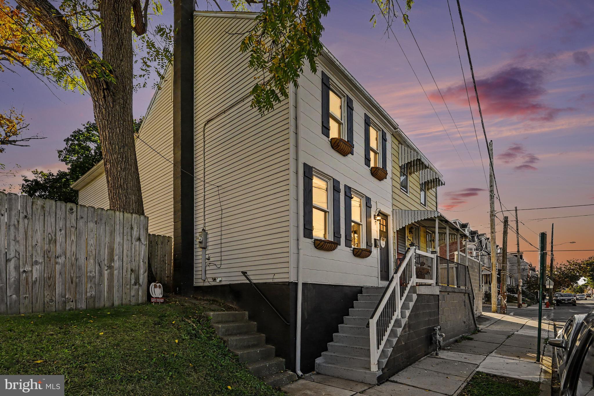 806 E CHESTNUT STREET