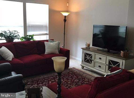 LAKELAND PLACE - Residential Lease