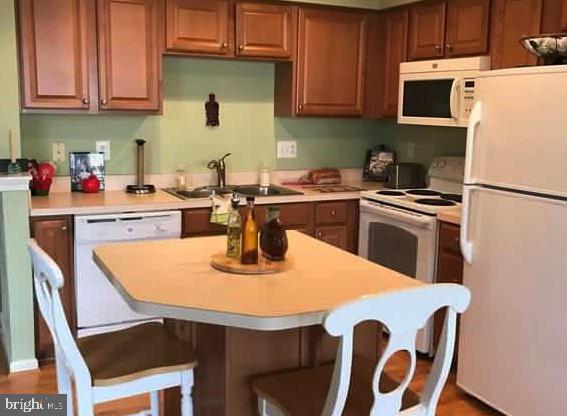 LAKELAND PLACE - Residential Lease