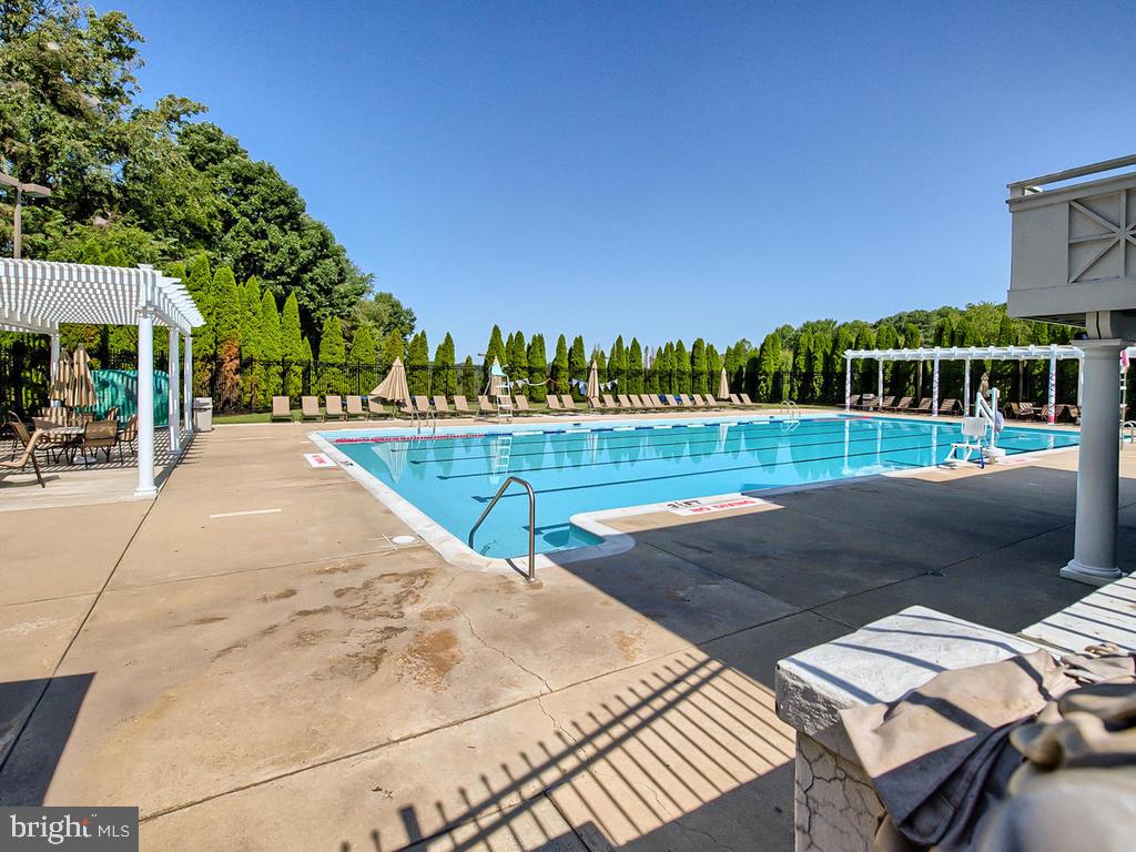 WINDSOR KNOLLS - Residential