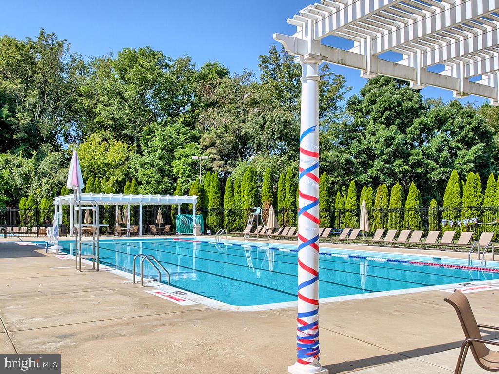 WINDSOR KNOLLS - Residential