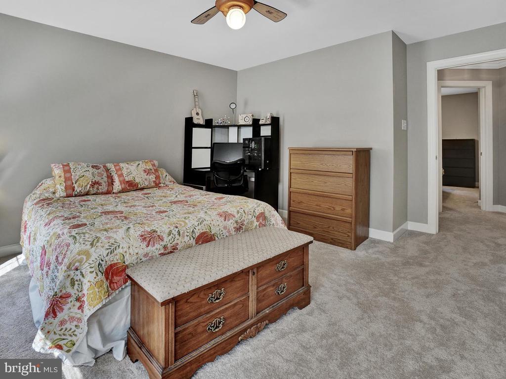 WINDSOR KNOLLS - Residential