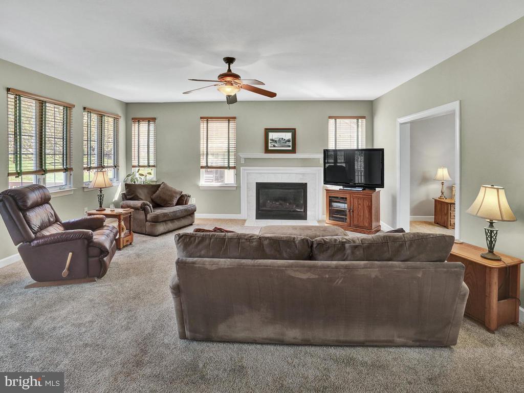 WINDSOR KNOLLS - Residential