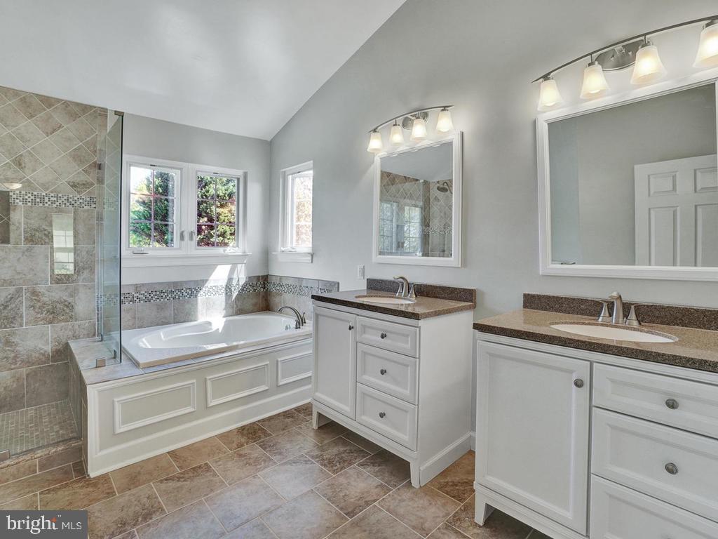 WINDSOR KNOLLS - Residential