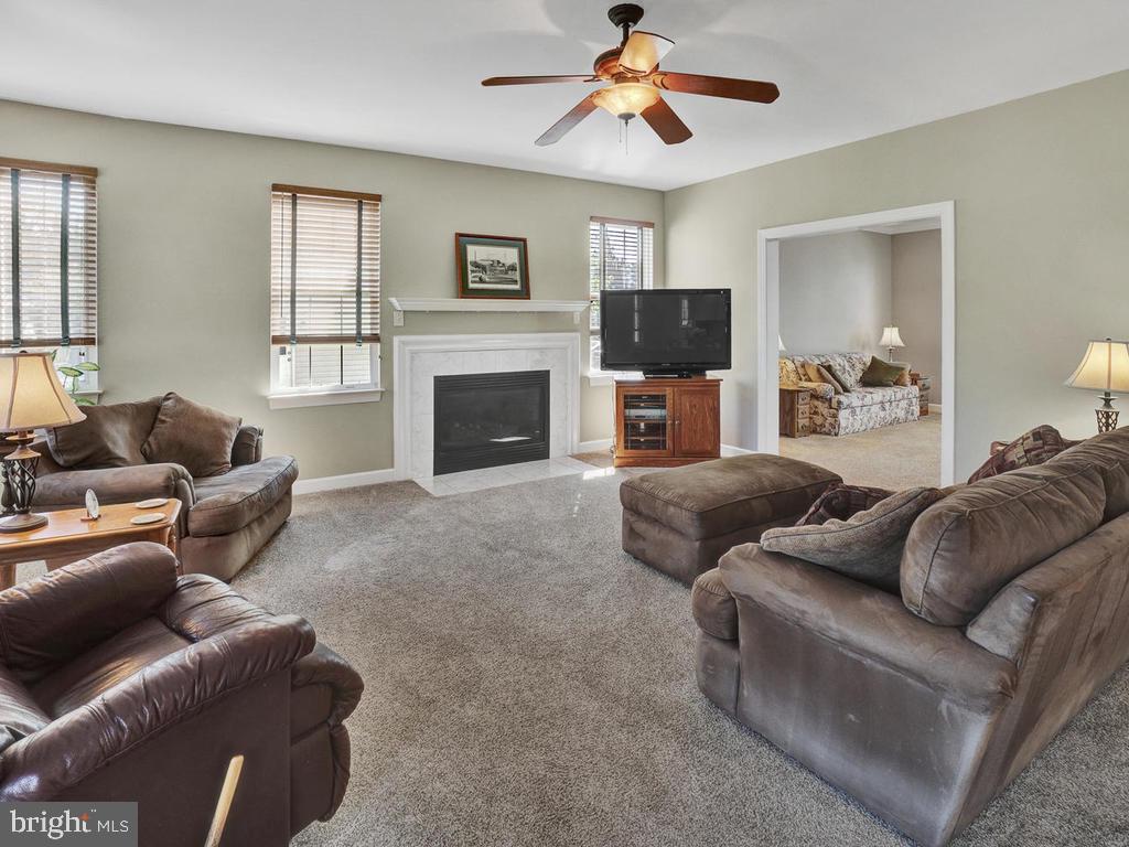 WINDSOR KNOLLS - Residential