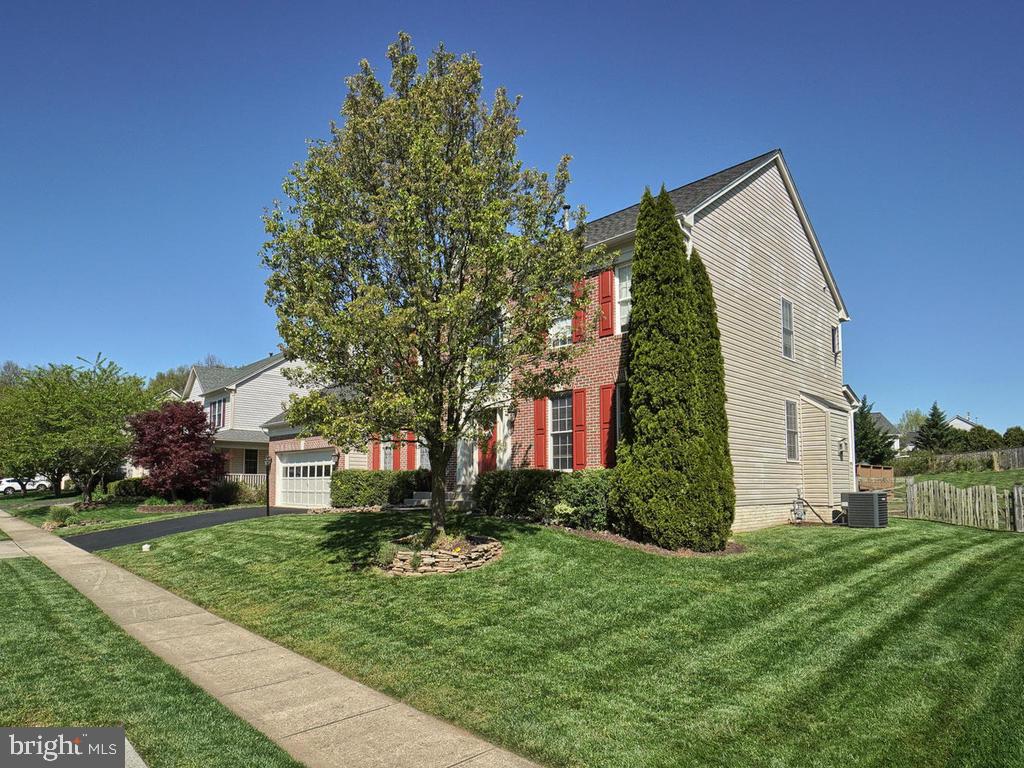 WINDSOR KNOLLS - Residential