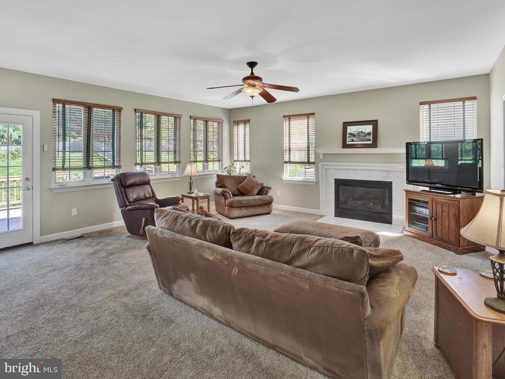 WINDSOR KNOLLS - Residential