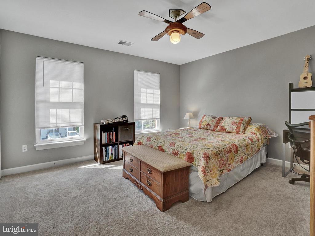 WINDSOR KNOLLS - Residential