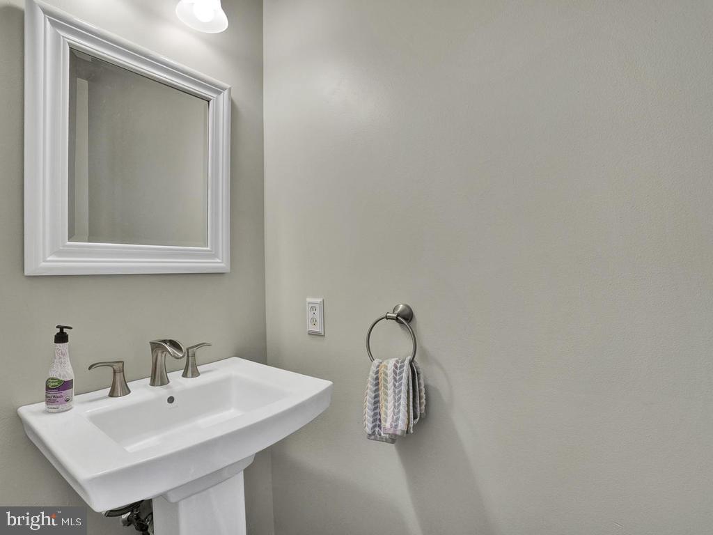 WINDSOR KNOLLS - Residential