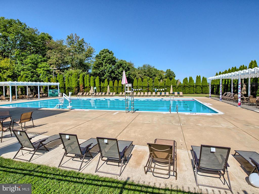 WINDSOR KNOLLS - Residential