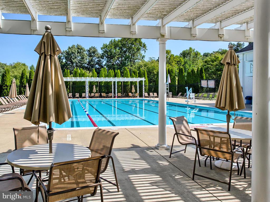 WINDSOR KNOLLS - Residential