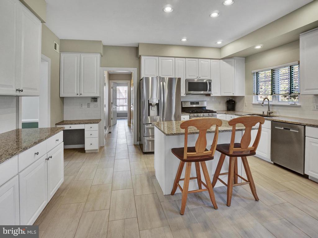 WINDSOR KNOLLS - Residential