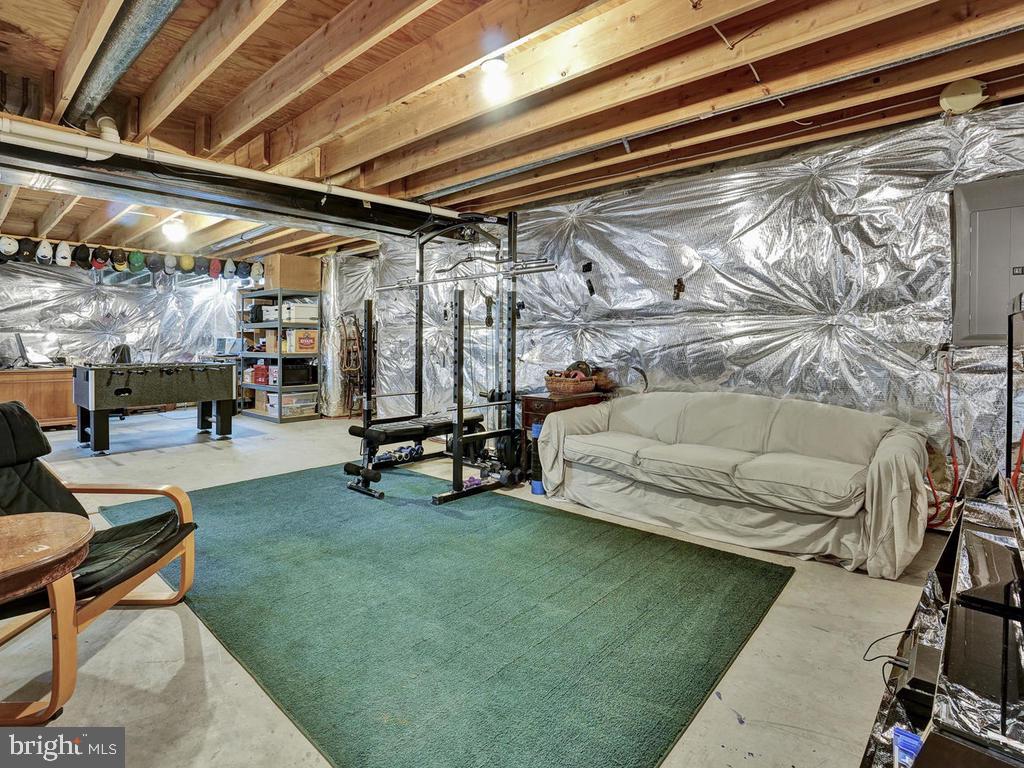 WINDSOR KNOLLS - Residential