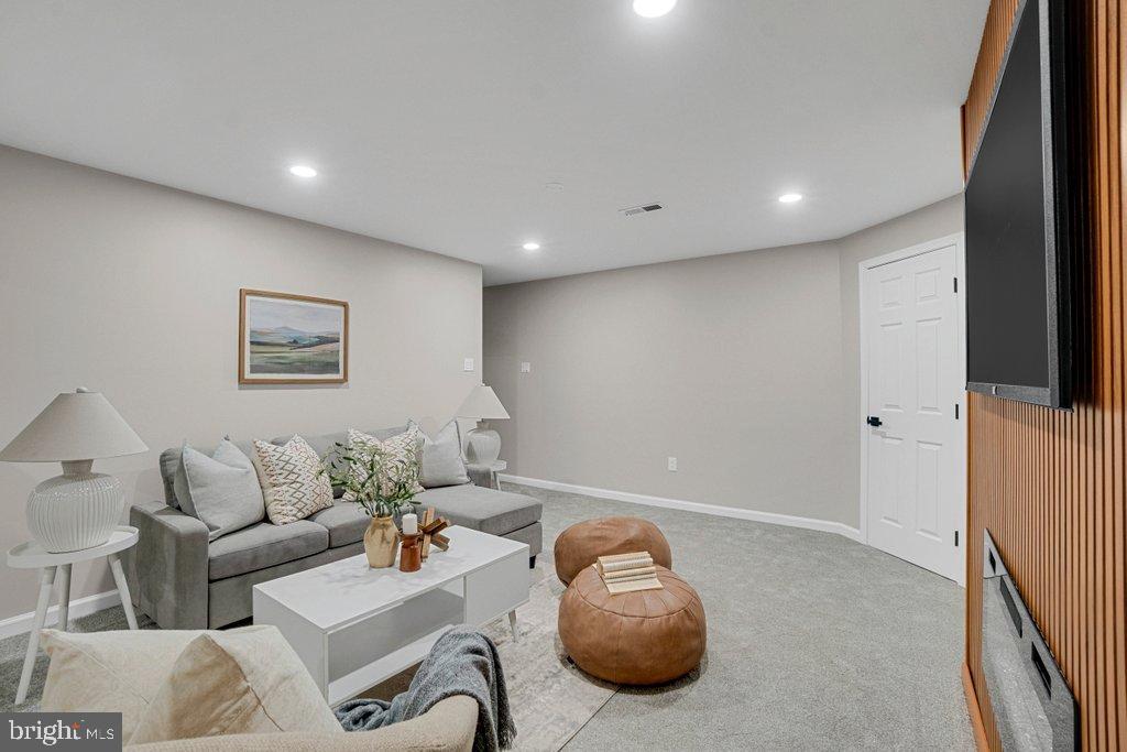 NOTTINGHAM VILLAGE - Residential