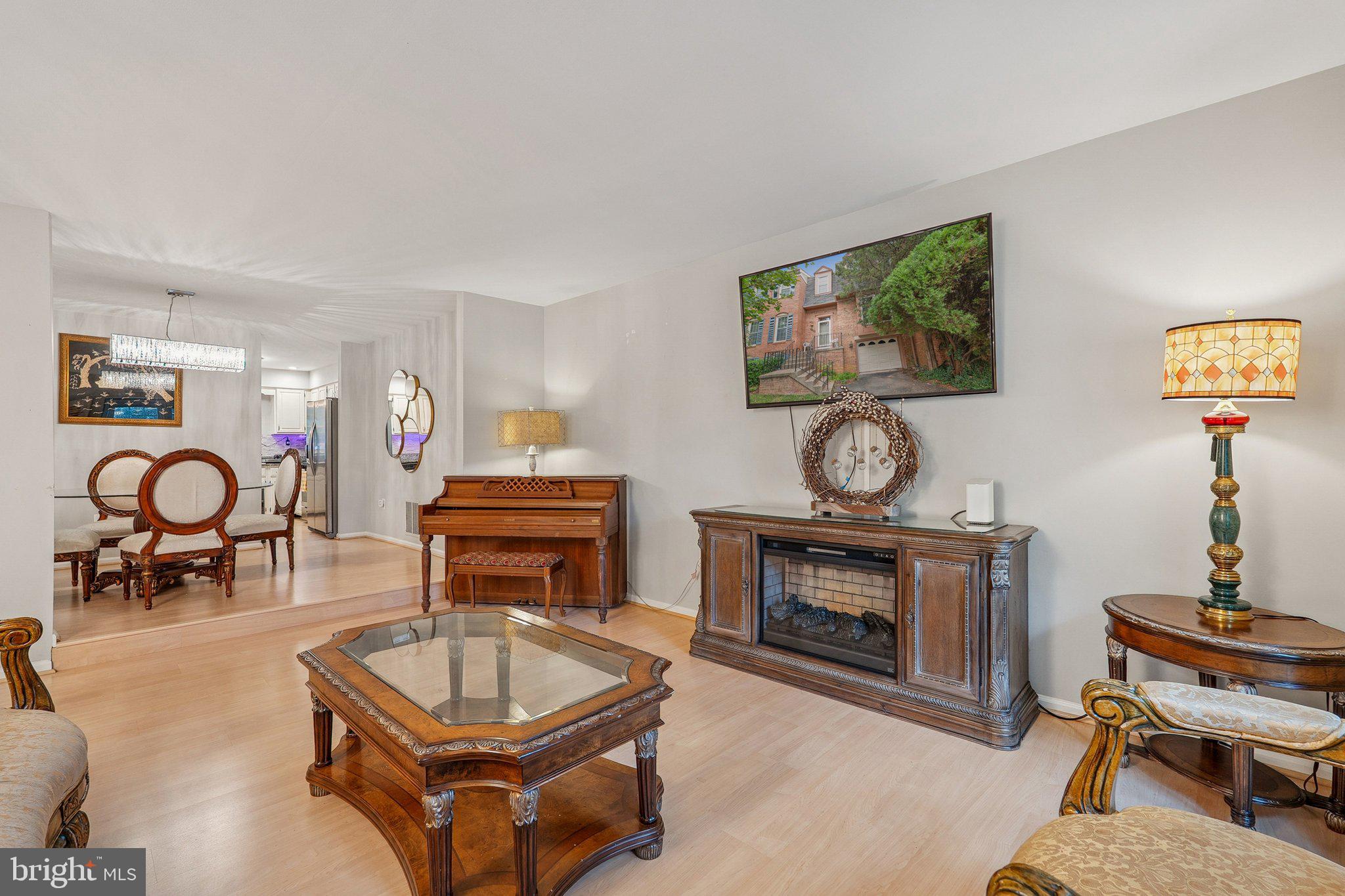 4024 NICHOLAS COURT