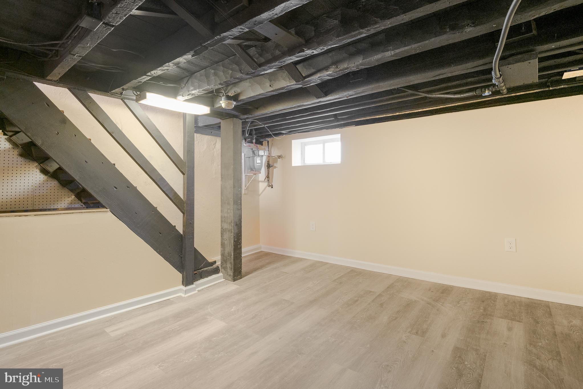 HOLLINS MARKET - Residential
