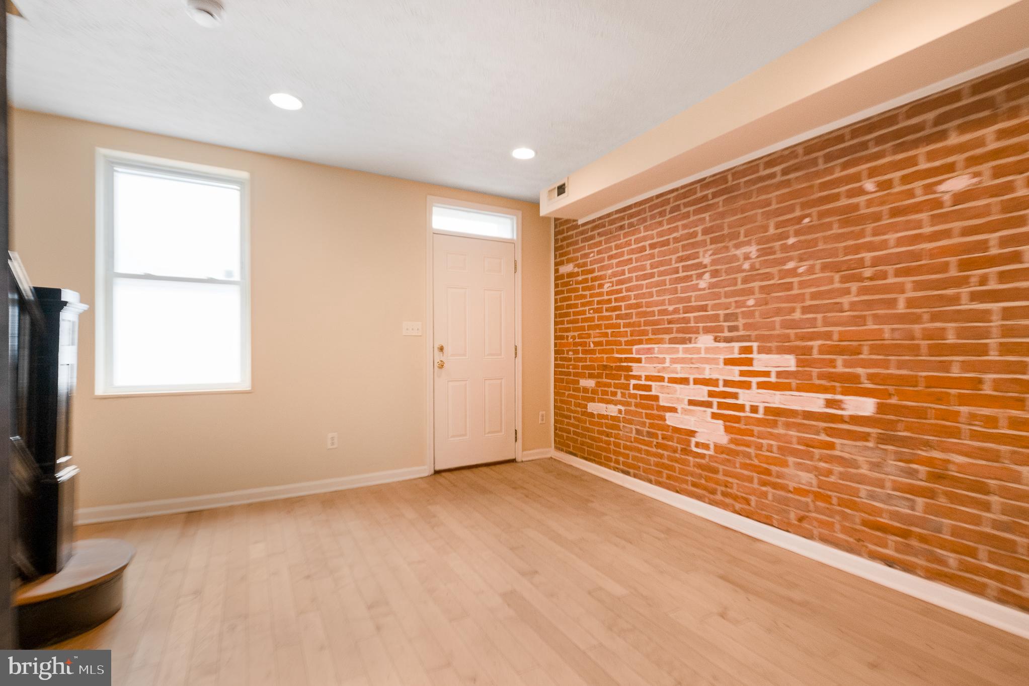 HOLLINS MARKET - Residential
