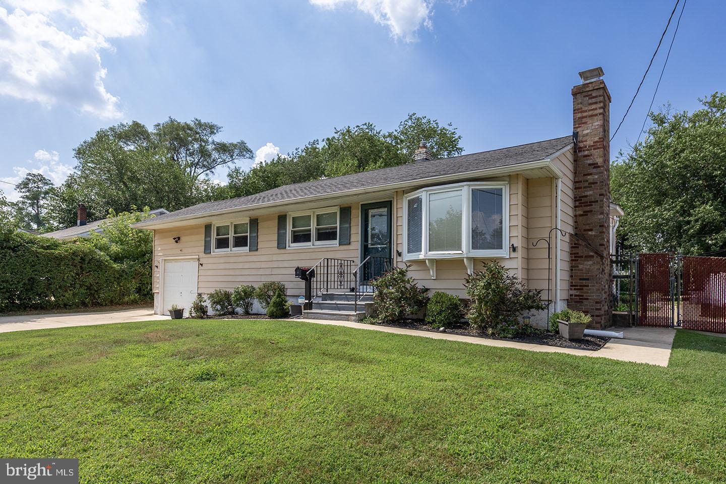 215 N GARDEN BOULEVARD