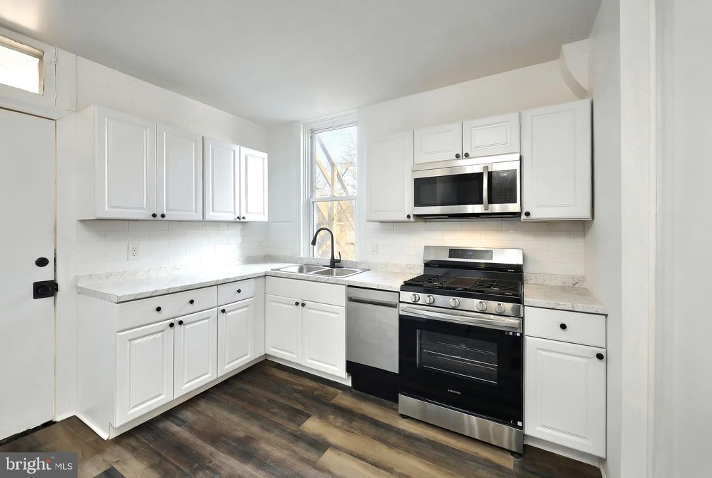 Photo of 766 W Philadelphia Street, YORK, PA 17403 (MLS # PAYK2094776)