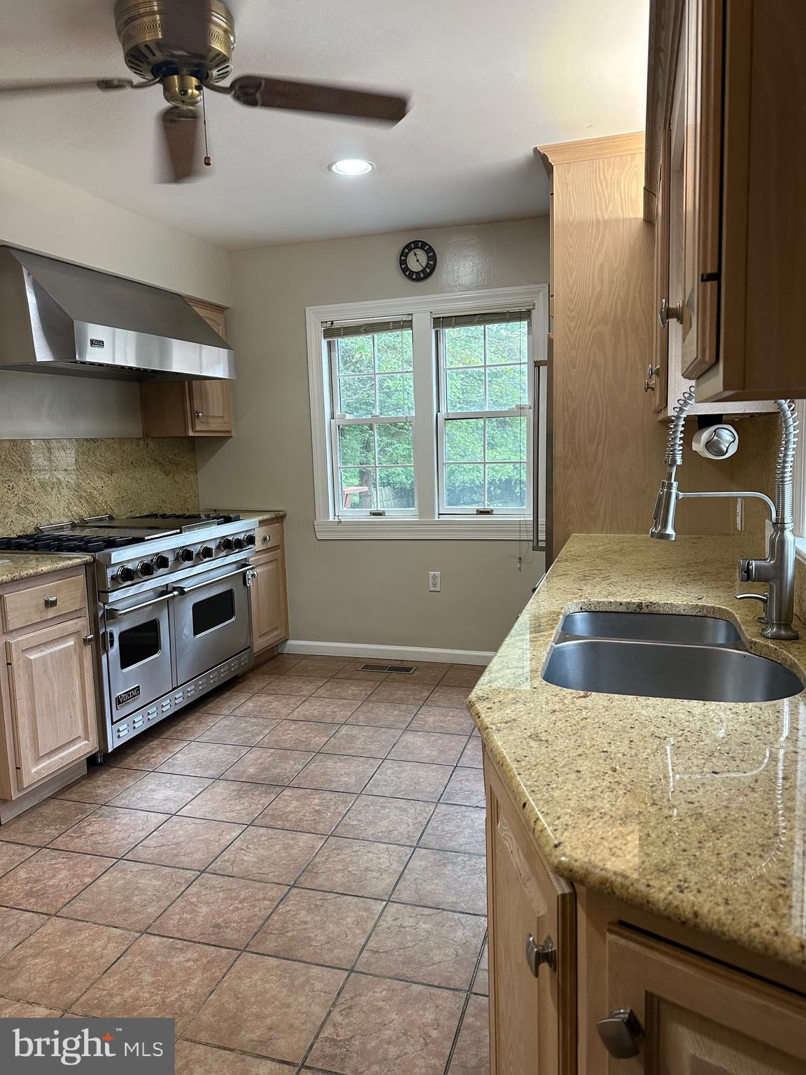 HOLLY PARK - Residential Lease