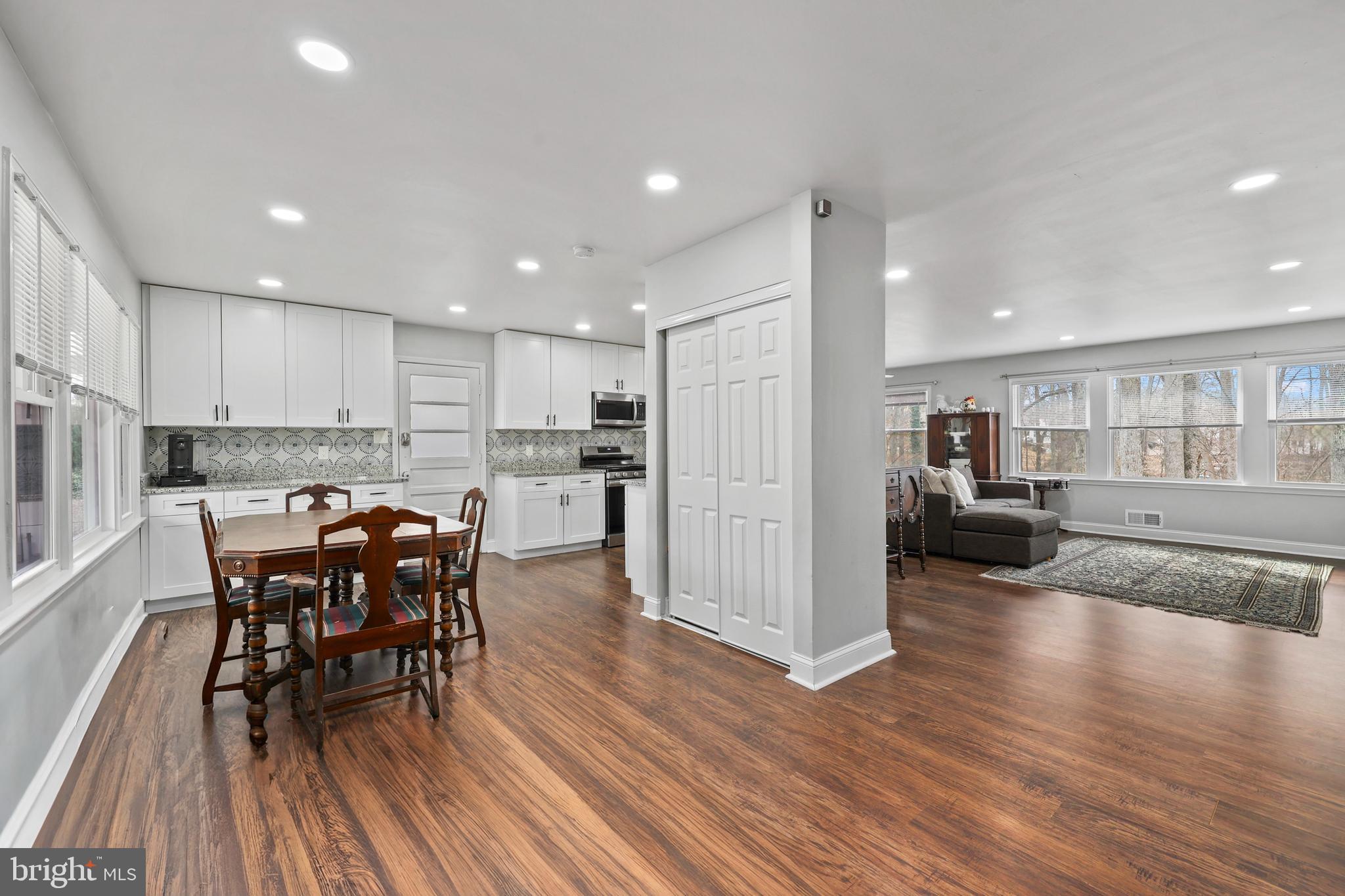 LAKE RIDGE - Residential